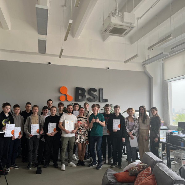 Наши резиденты проходят стажировку в ИТ-компании BSL - КИБЕРшкола программирования для детей, компьютерные курсы для школьников, начинающих и подростков - KIBERone г. Северное Чертаново